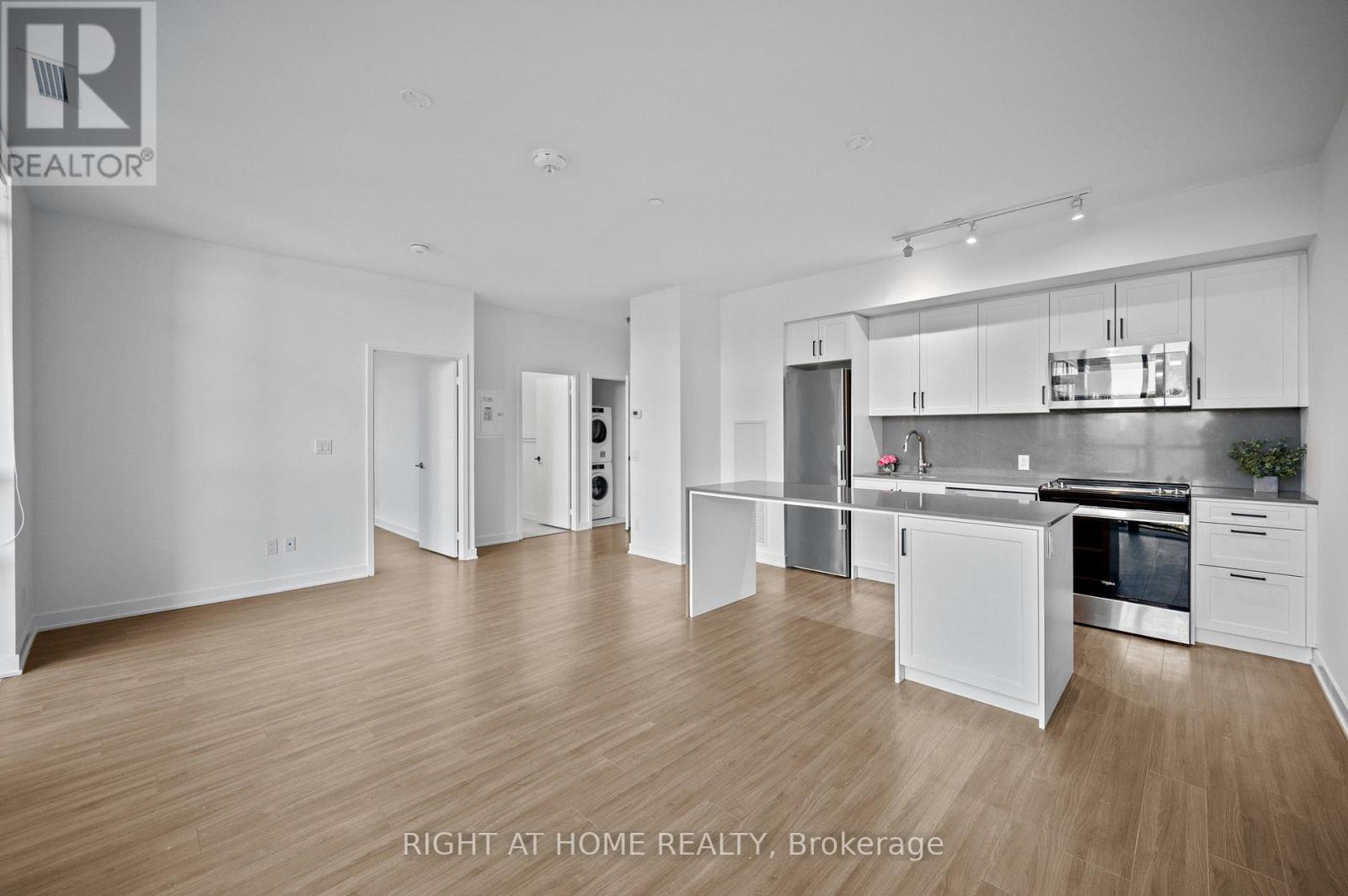 630 - 681 Yonge Street, Barrie (Painswick South), Ontario  L9J 0K1 - Photo 2 - S13641192