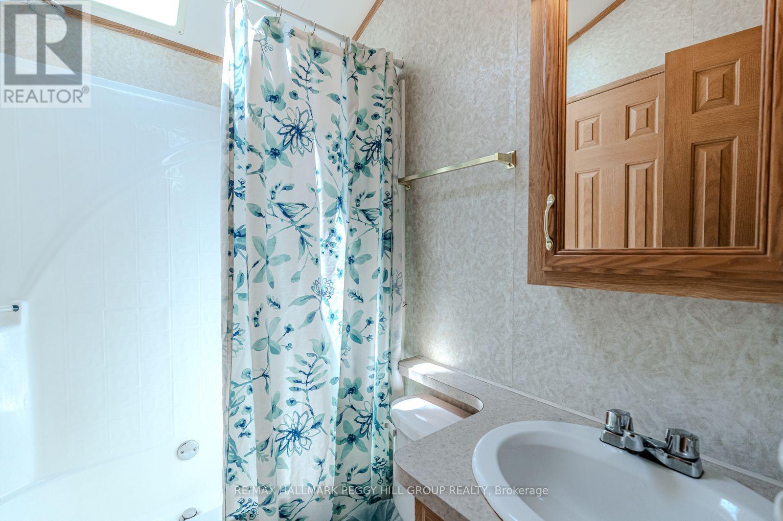 13 Huron Circle, Wasaga Beach, Ontario  L9Z 1X7 - Photo 9 - S13641194