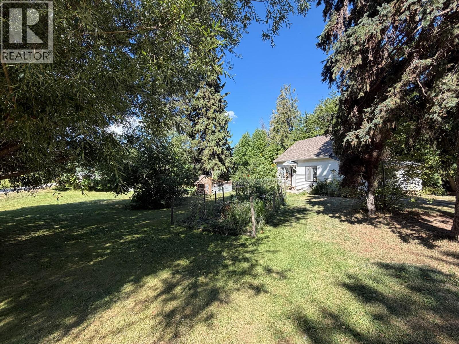 2370 Lakeshore Road NE, Salmon Arm, British Columbia  V1E 3X9 - Photo 3 - 10388496