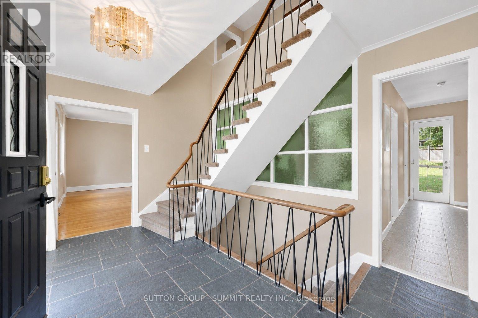 20 Havenridge Drive, Toronto, Ontario  M9P 3M4 - Photo 2 - W13641146