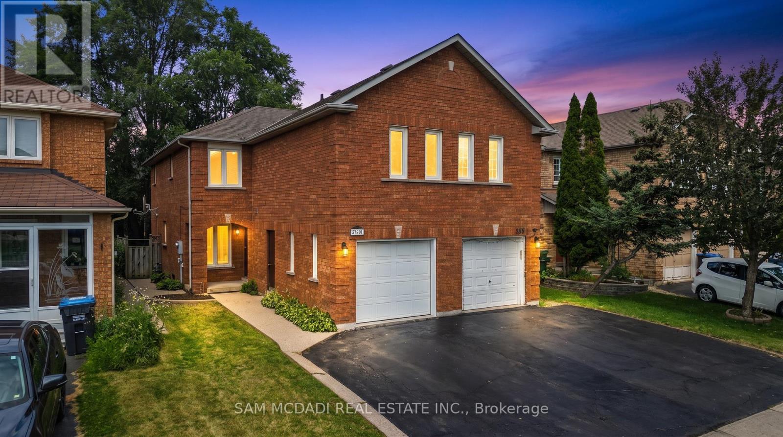 3847 Densbury Drive, Mississauga, Ontario  L5N 6Z3 - Photo 1 - W13641156