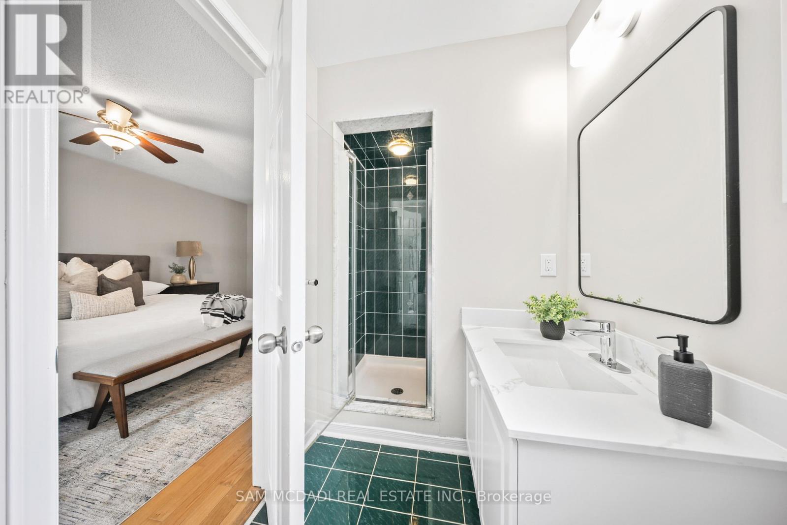 3847 Densbury Drive, Mississauga, Ontario  L5N 6Z3 - Photo 20 - W13641156