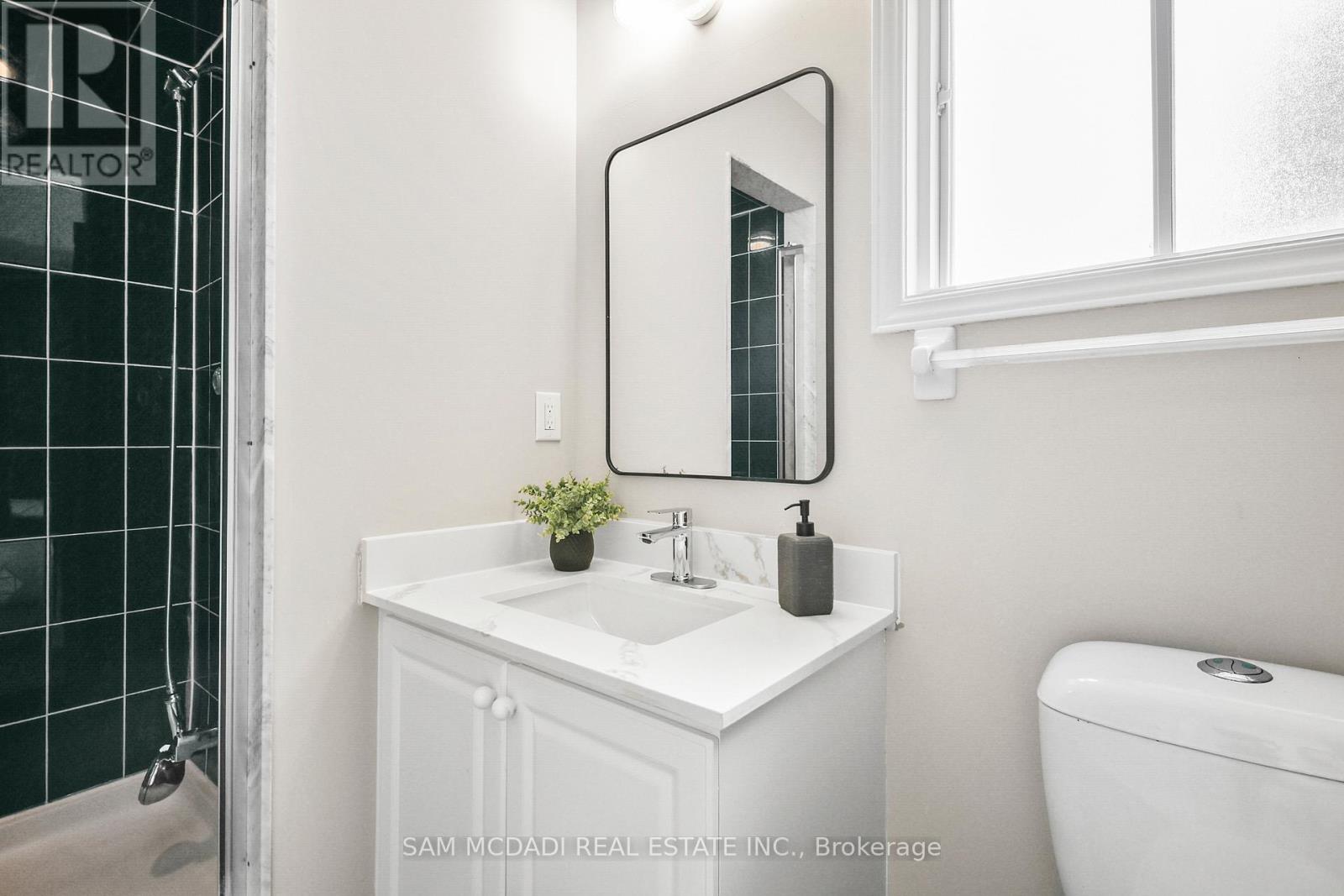 3847 Densbury Drive, Mississauga, Ontario  L5N 6Z3 - Photo 21 - W13641156