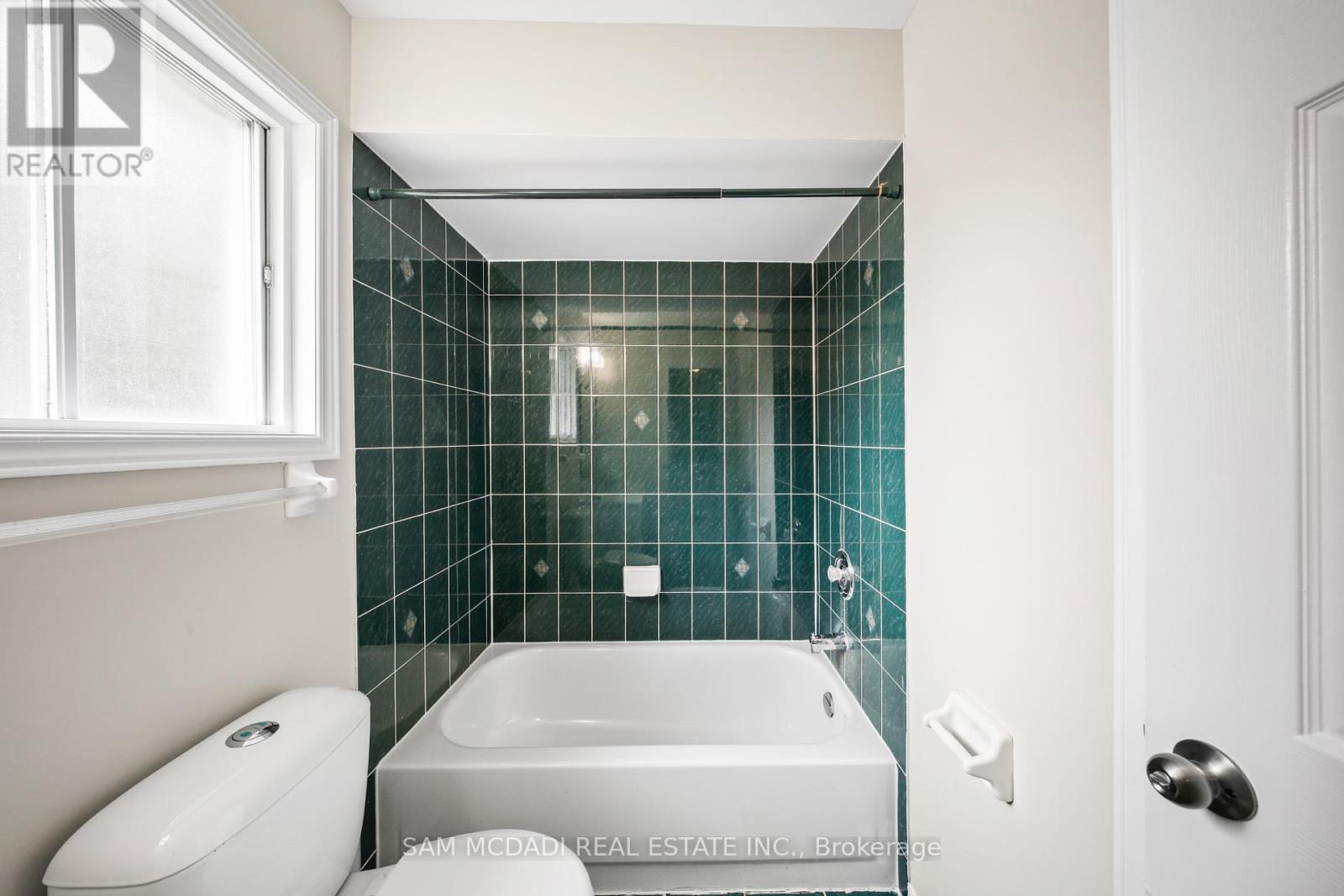3847 Densbury Drive, Mississauga, Ontario  L5N 6Z3 - Photo 22 - W13641156