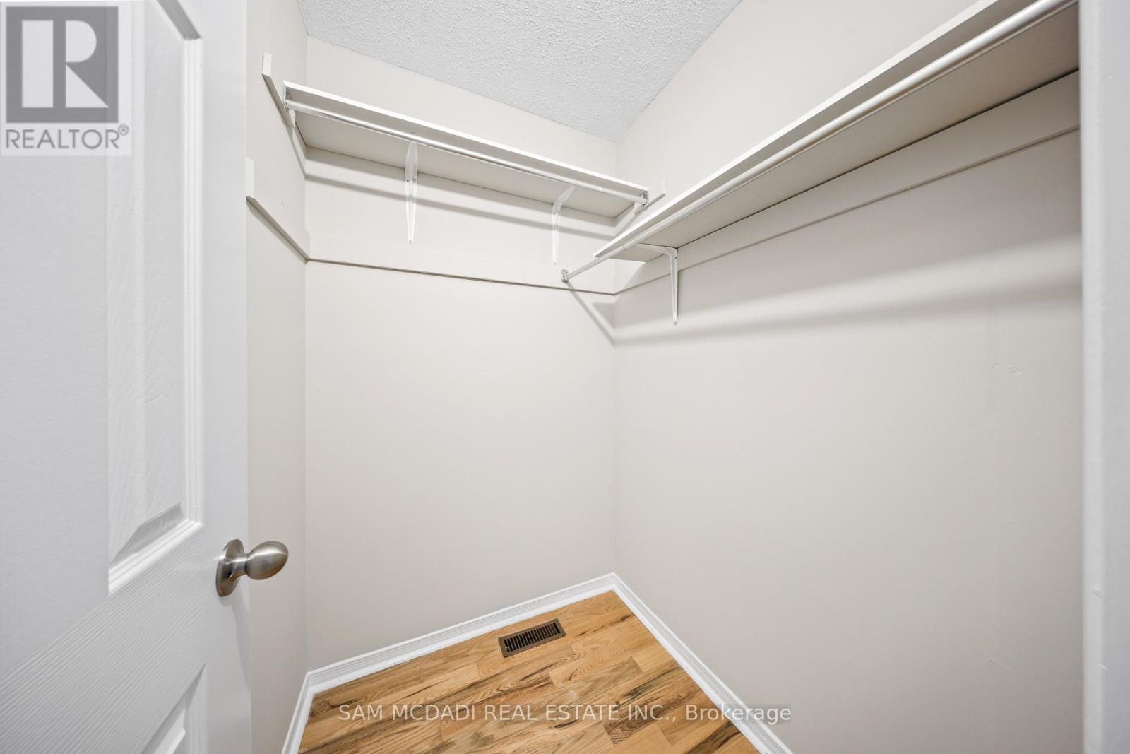 3847 Densbury Drive, Mississauga, Ontario  L5N 6Z3 - Photo 23 - W13641156