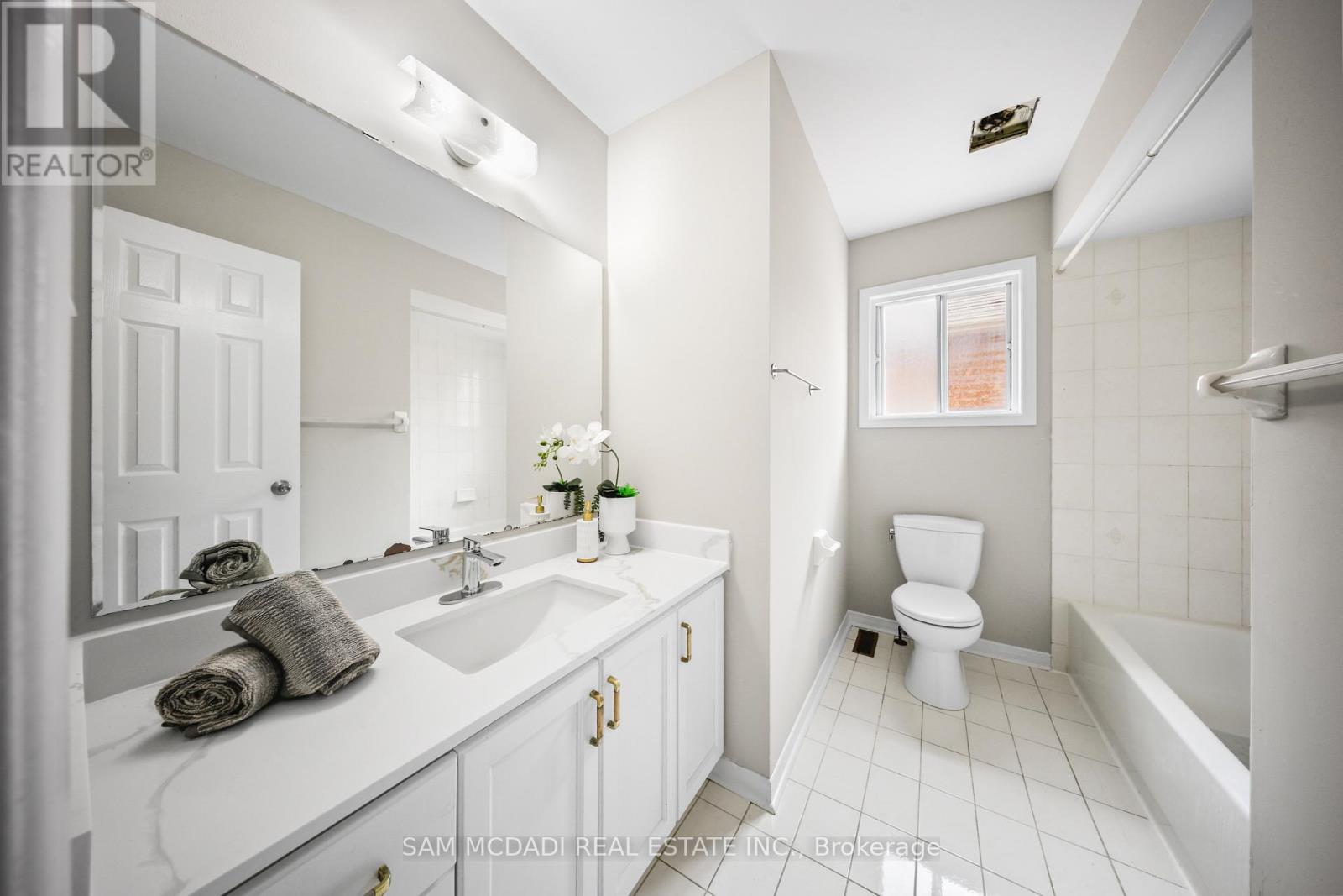 3847 Densbury Drive, Mississauga, Ontario  L5N 6Z3 - Photo 29 - W13641156