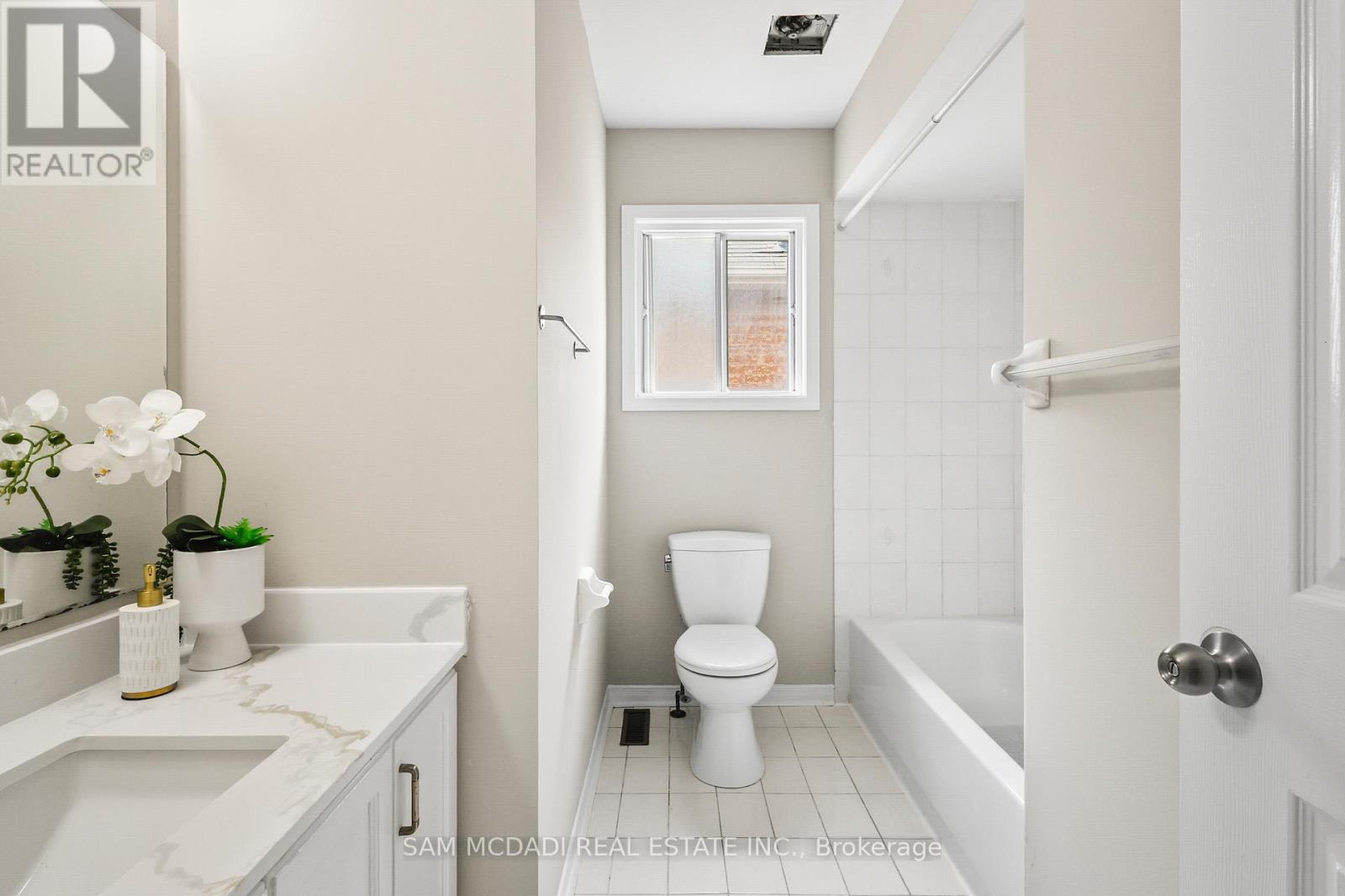 3847 Densbury Drive, Mississauga, Ontario  L5N 6Z3 - Photo 30 - W13641156