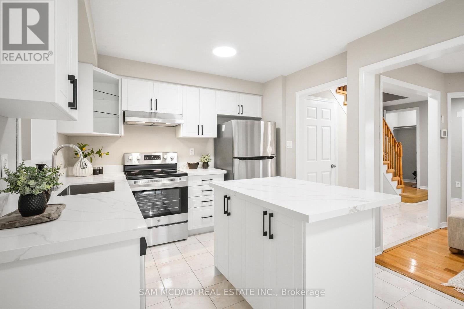 3847 Densbury Drive, Mississauga, Ontario  L5N 6Z3 - Photo 9 - W13641156