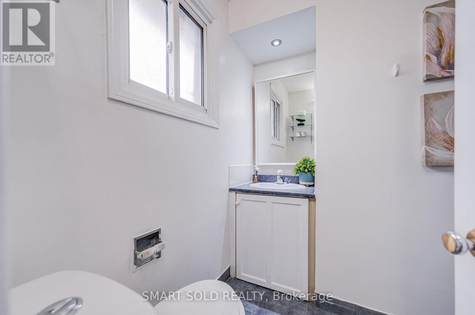 837 Queensbridge Drive, Mississauga, Ontario  L5C 3K3 - Photo 30 - W13641160