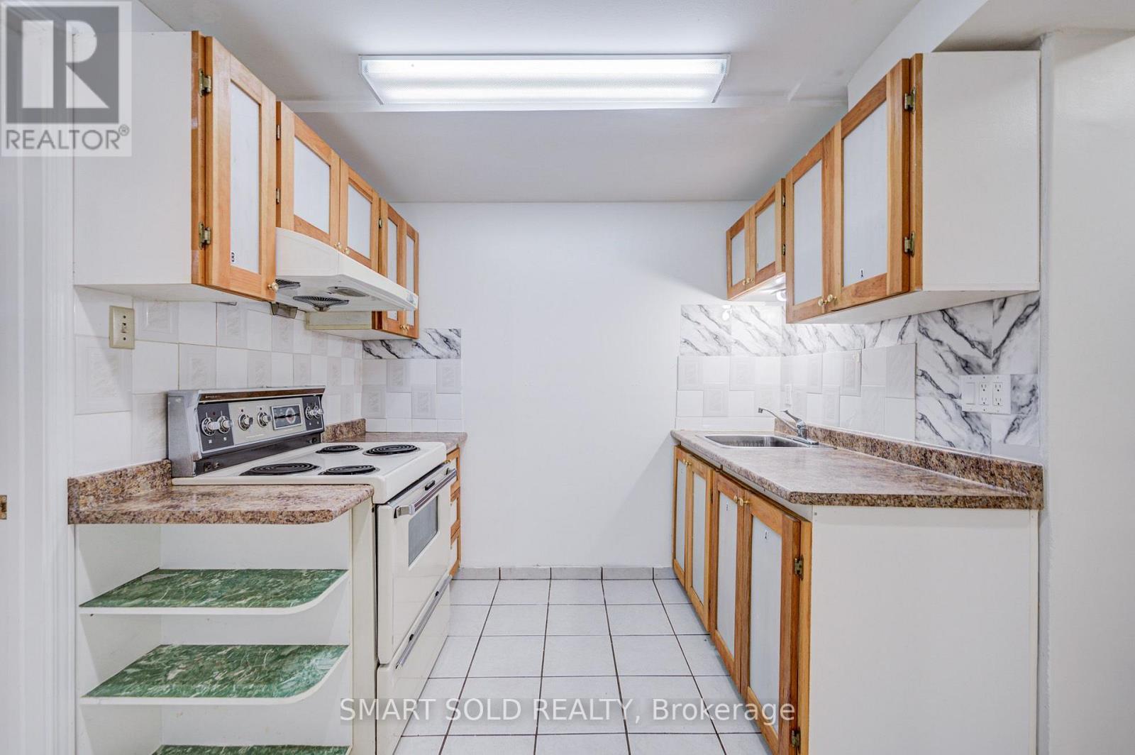 837 Queensbridge Drive, Mississauga, Ontario  L5C 3K3 - Photo 33 - W13641160