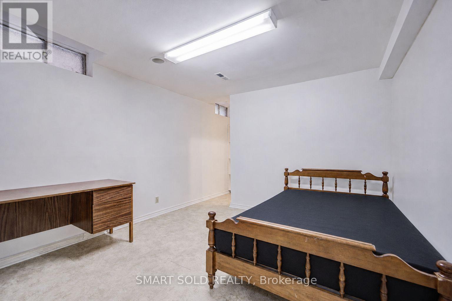 837 Queensbridge Drive, Mississauga, Ontario  L5C 3K3 - Photo 35 - W13641160