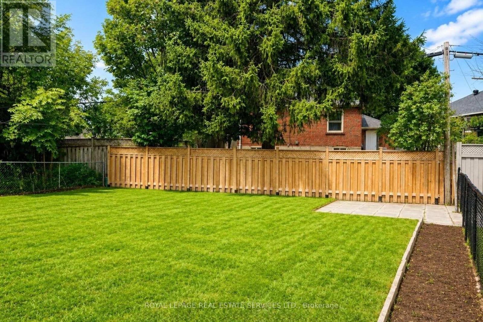 100 Ballacaine Drive, Toronto, Ontario  M8Y 4B8 - Photo 14 - W13641222
