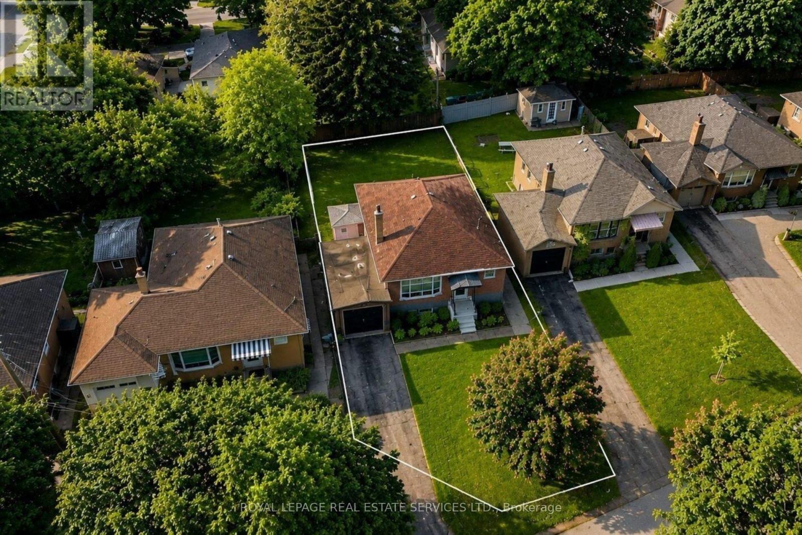 100 Ballacaine Drive, Toronto, Ontario  M8Y 4B8 - Photo 2 - W13641222