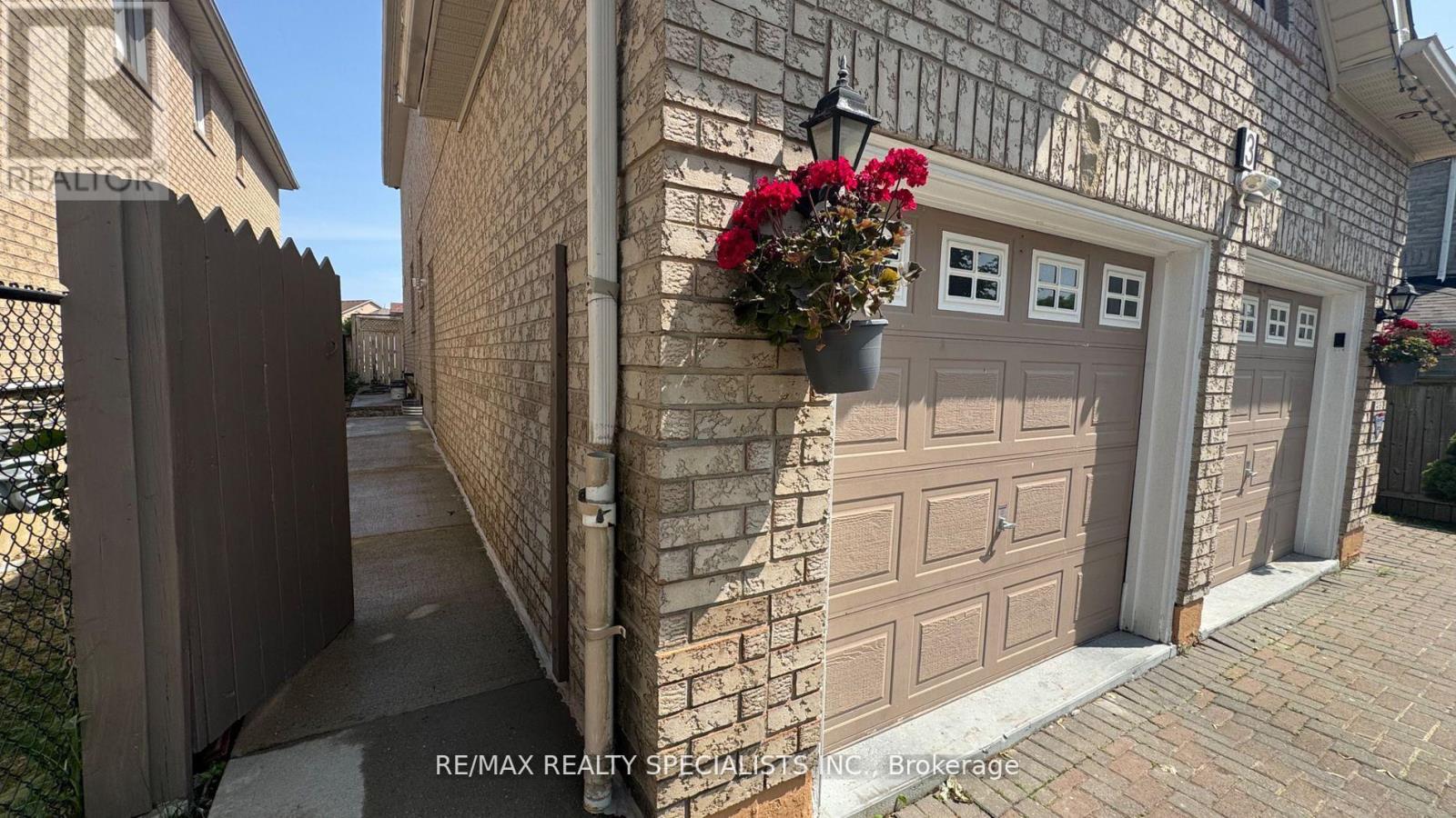 Lower 2-B - 3 Lennon Trail, Brampton, Ontario  L6Y 5P9 - Photo 3 - W13641244