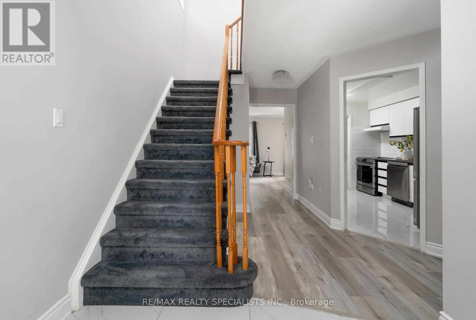 6803 Bansbridge Crescent, Mississauga, Ontario  L5N 6T3 - Photo 4 - W13641326