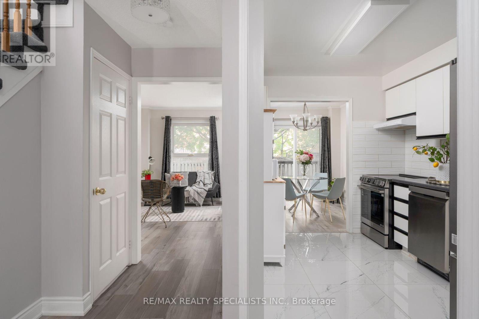 6803 Bansbridge Crescent, Mississauga, Ontario  L5N 6T3 - Photo 6 - W13641326