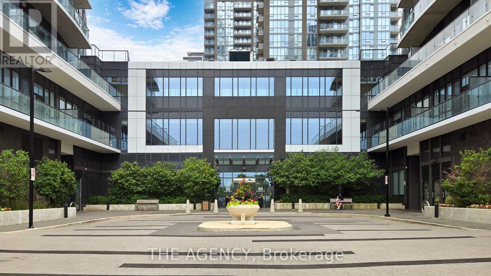 820 - 35 Watergarden Drive, Mississauga, Ontario  L5R 0G8 - Photo 2 - W13641264