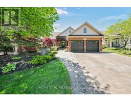 126 MOORE CRESCENT, Hamilton, Ontario