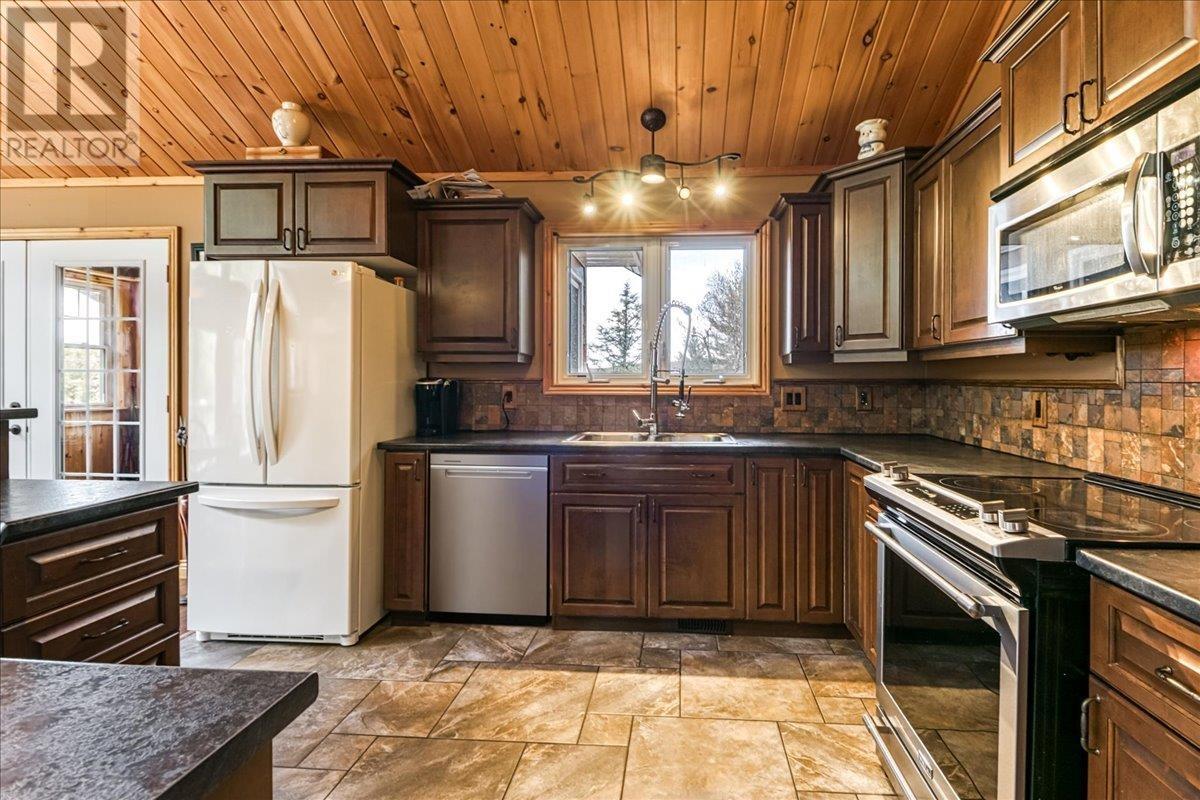 14 Evergreen Ln, Elliot Lake, Ontario  P5A 2S9 - Photo 12 - SM261201