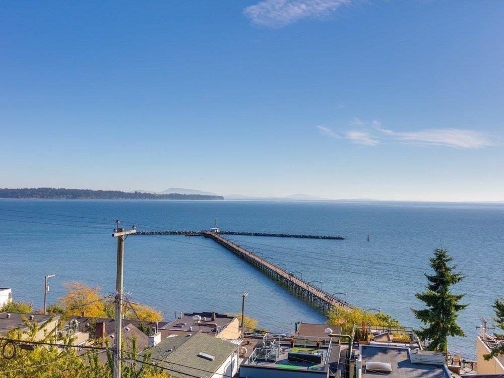 15061 VICTORIA AVENUE, White Rock, British Columbia
