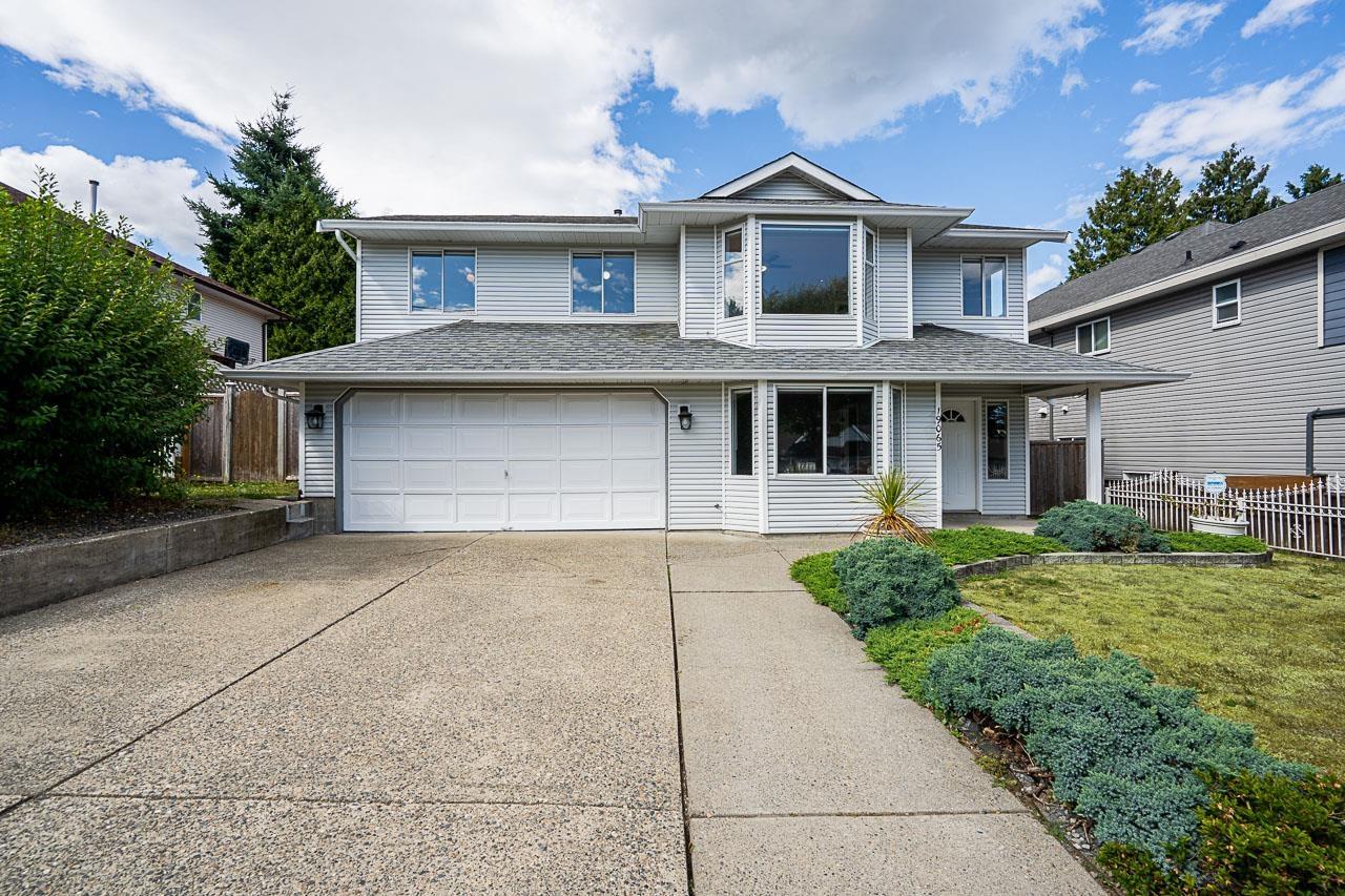 19065 60 Avenue, Surrey, British Columbia  V3S 8A1 - Photo 1 - R3152304