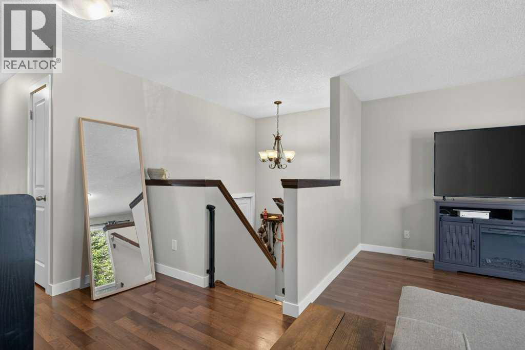 20 Mckinley Road SE, Calgary, Alberta  T2Z 1T6 - Photo 4 - A2327712