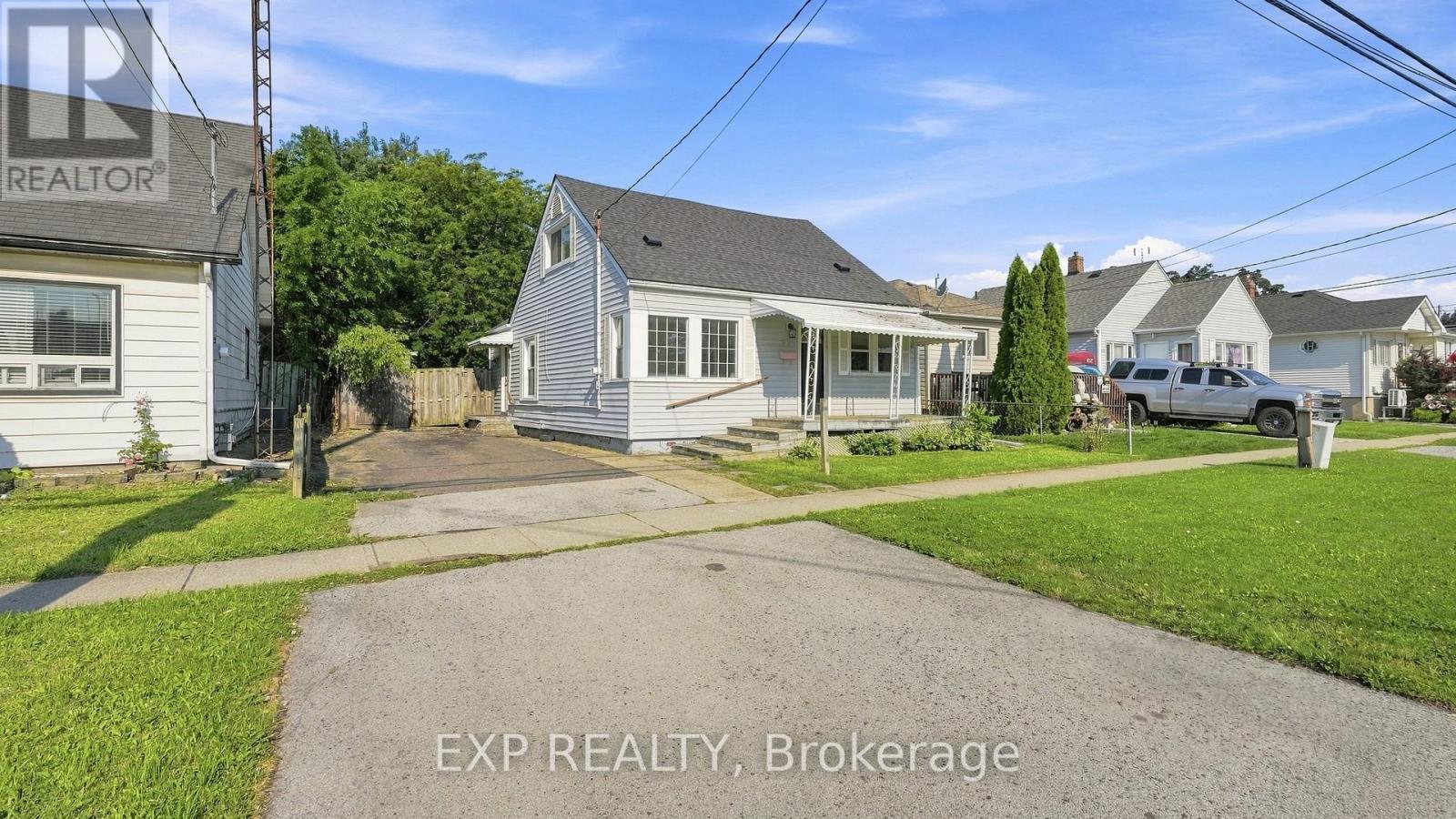 225 Grantham Avenue, St. Catharines, Ontario  L2M 4Z2 - Photo 3 - X13641378