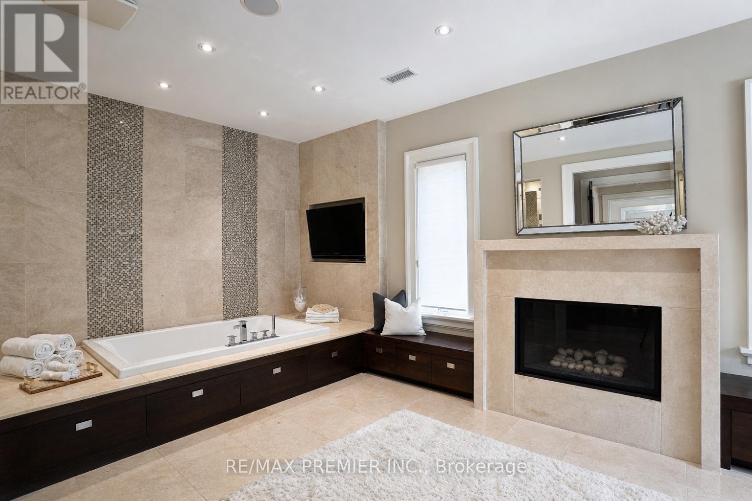 6 The Bridle Path, Toronto, Ontario  M2L 1C8 - Photo 19 - C13641486