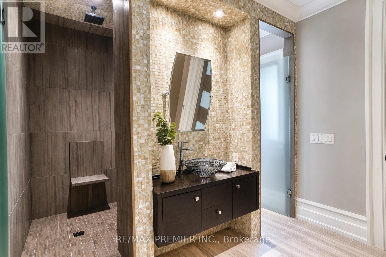 6 The Bridle Path, Toronto, Ontario  M2L 1C8 - Photo 22 - C13641486
