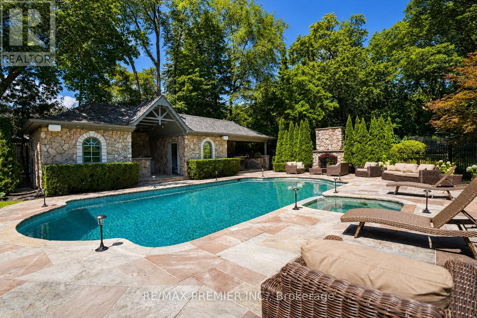 6 The Bridle Path, Toronto, Ontario  M2L 1C8 - Photo 43 - C13641486