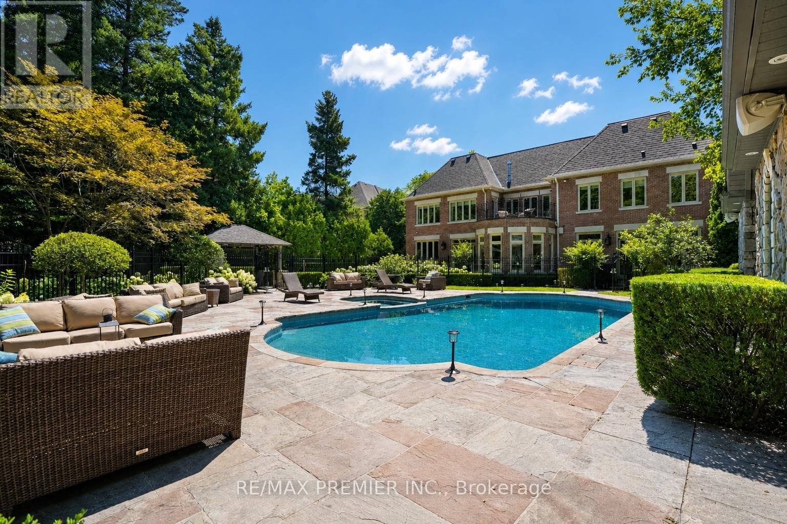 6 The Bridle Path, Toronto, Ontario  M2L 1C8 - Photo 44 - C13641486