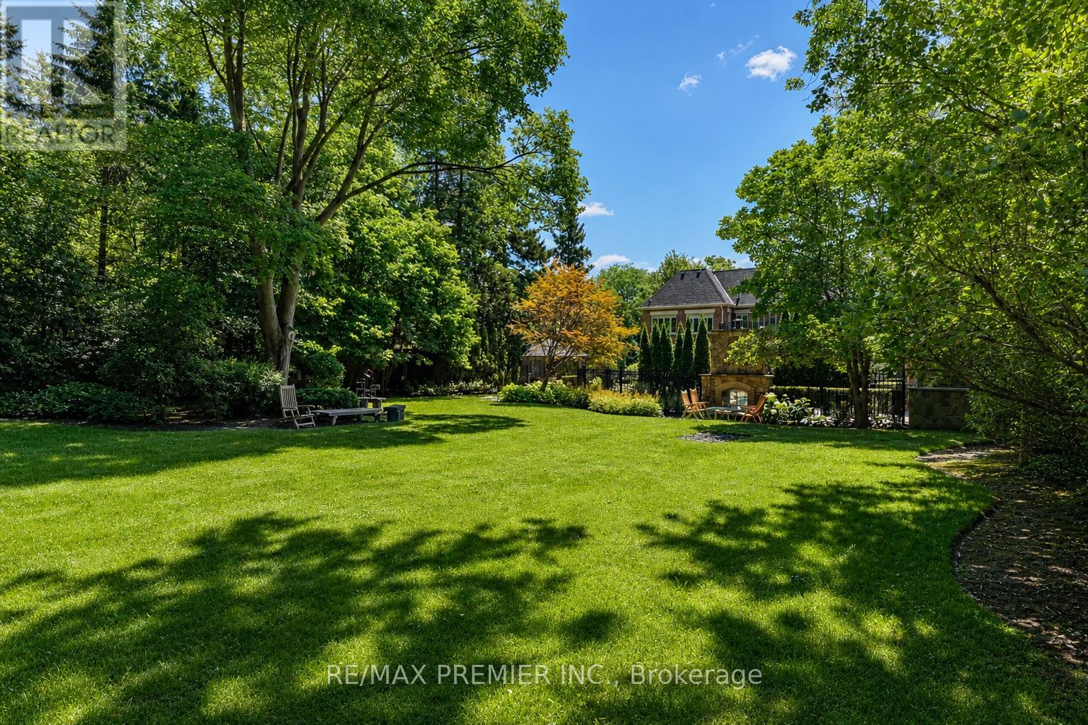 6 The Bridle Path, Toronto, Ontario  M2L 1C8 - Photo 48 - C13641486