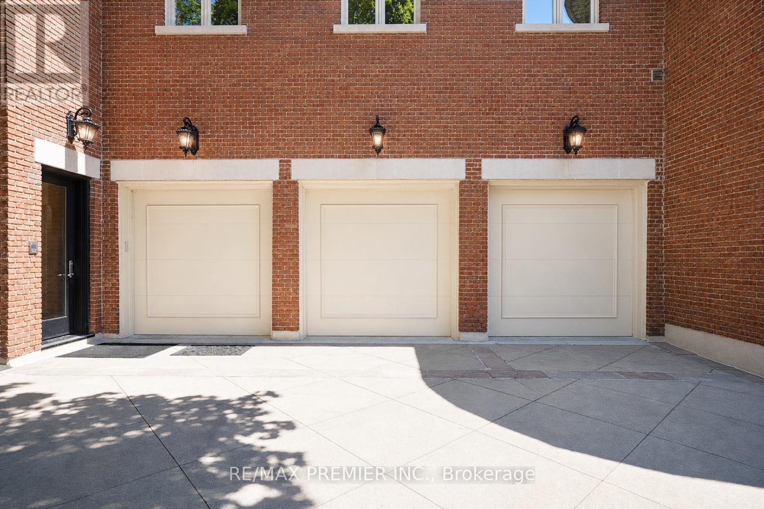 6 The Bridle Path, Toronto, Ontario  M2L 1C8 - Photo 49 - C13641486