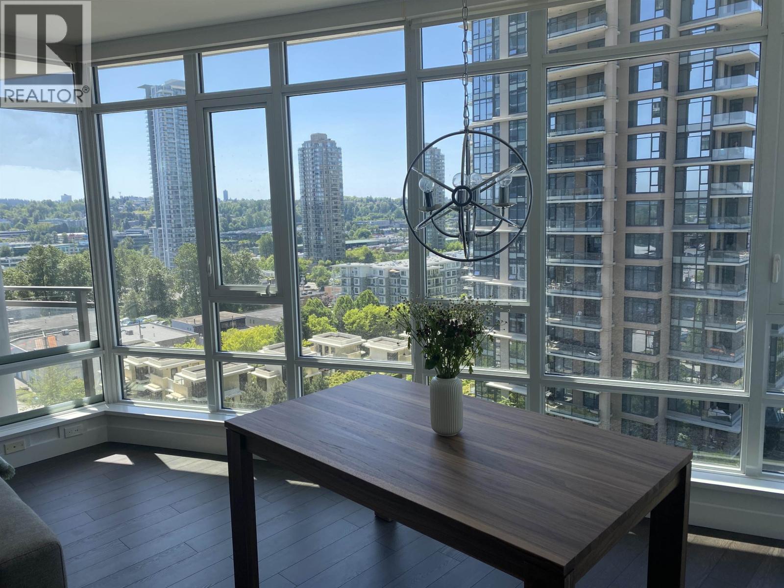 910 2008 ROSSER AVENUE, Burnaby, British Columbia