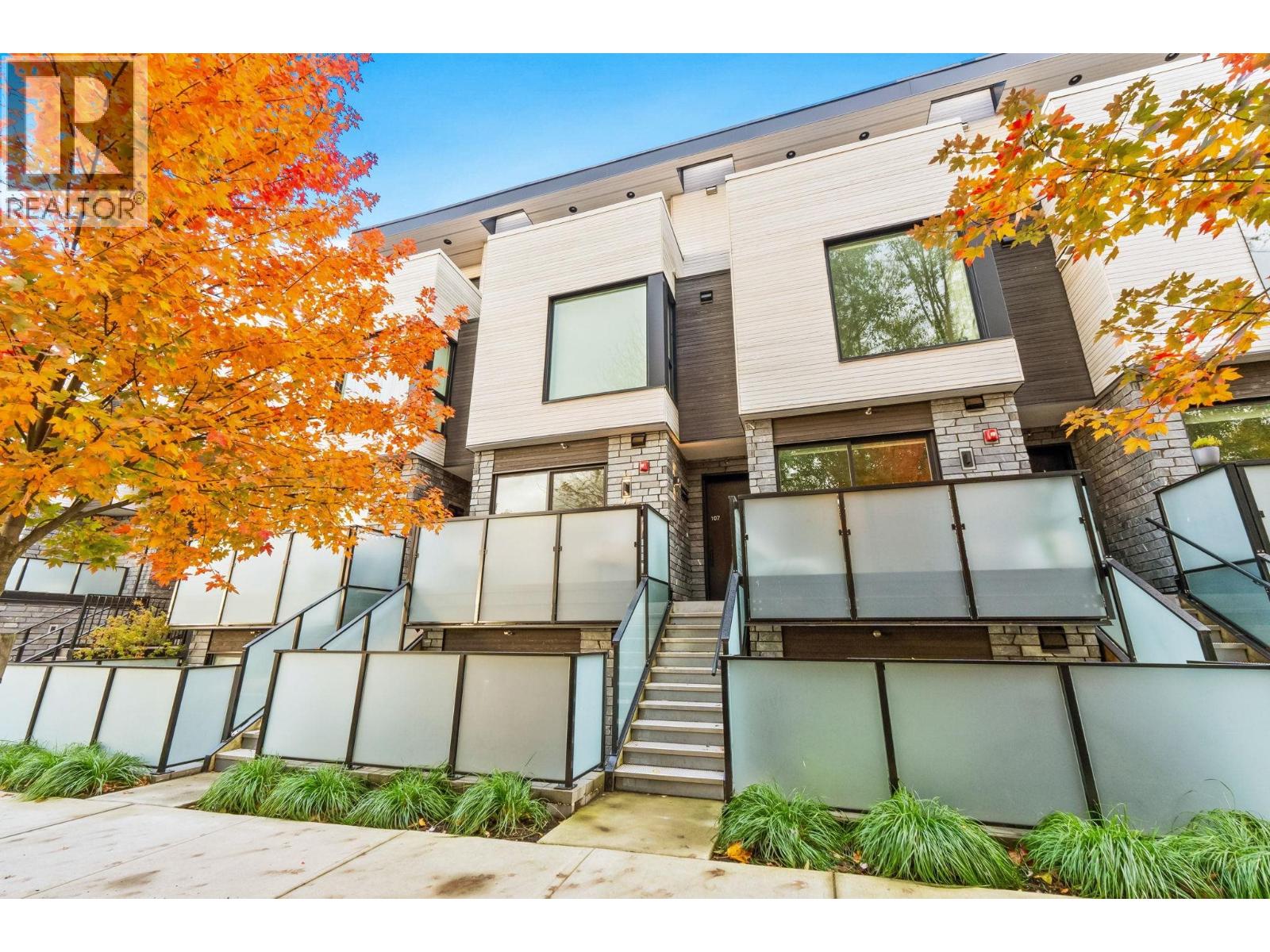 107 650 E 2nd Street, North Vancouver, British Columbia V7L 1E3 - Photo 1 - R3152916