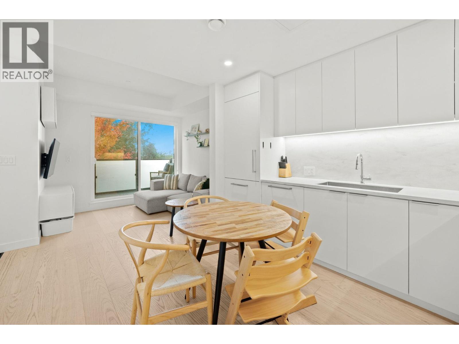 107 650 E 2nd Street, North Vancouver, British Columbia V7L 1E3 - Photo 3 - R3152916
