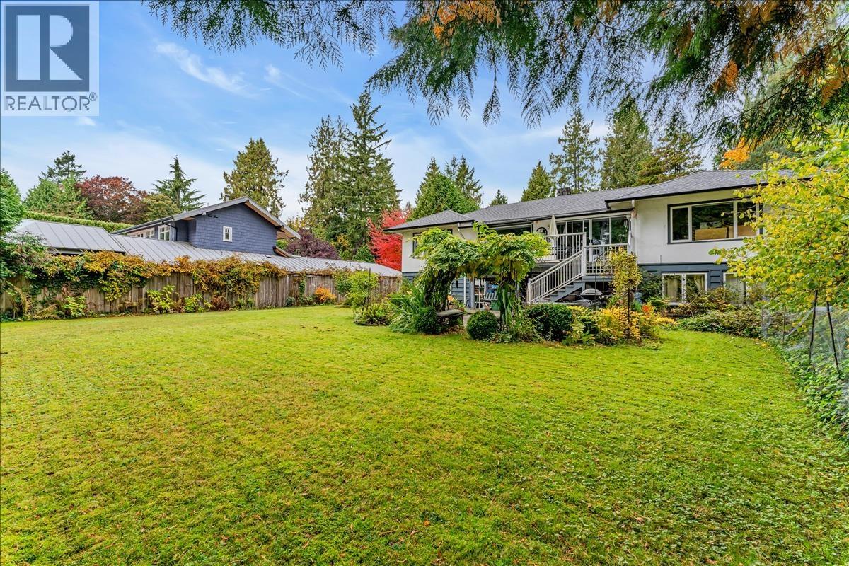 360 Keith Road, West Vancouver, British Columbia V7T 1L7 - Photo 2 - R3152921