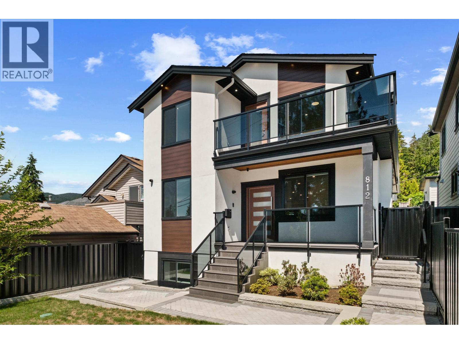 812 MONTROYAL BOULEVARD, North Vancouver, British Columbia