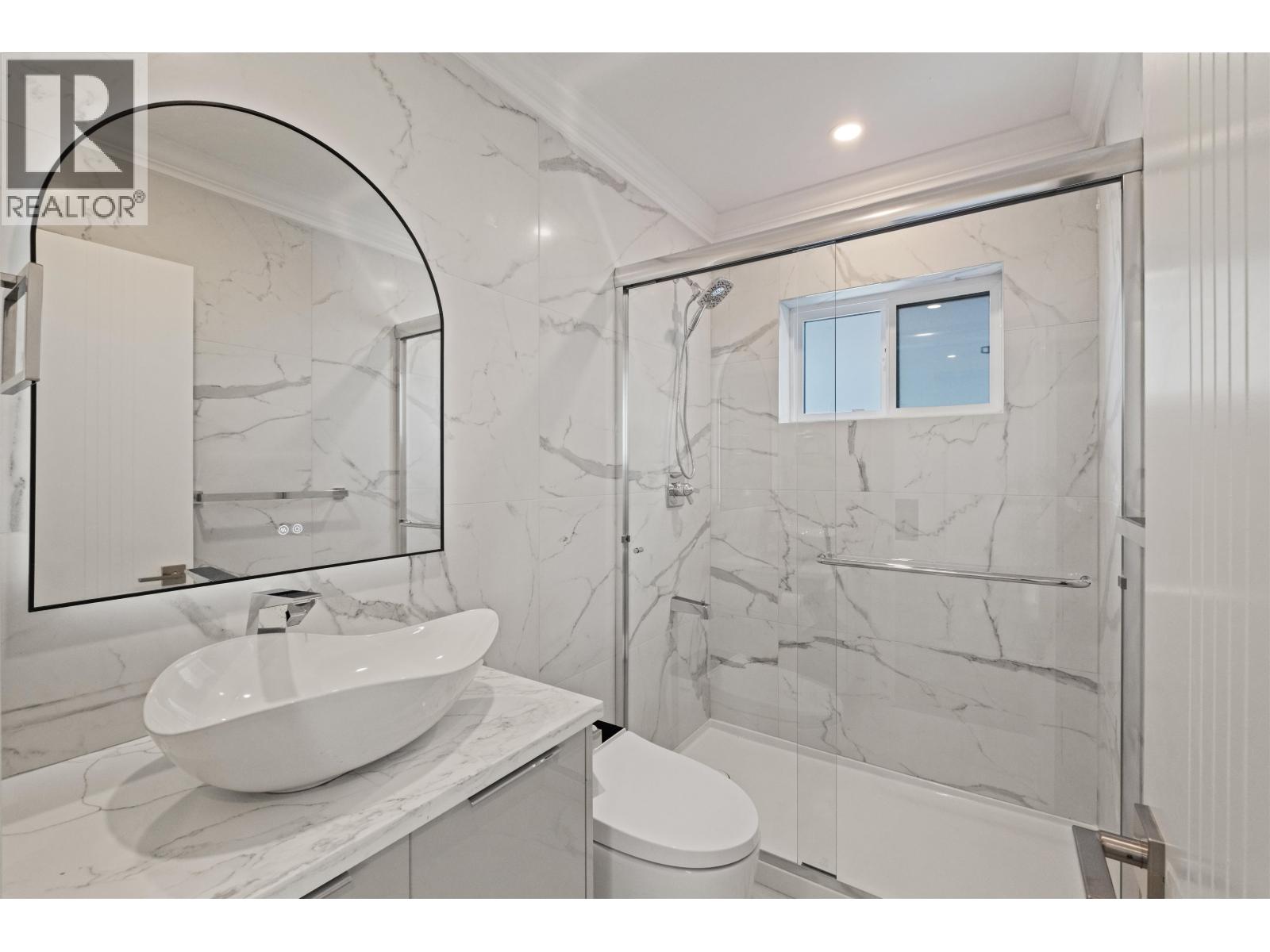 812 Montroyal Boulevard, North Vancouver, British Columbia V7R 2G6 - Photo 11 - R3152940