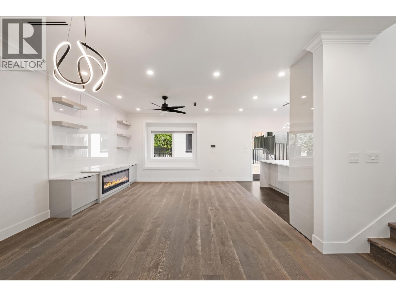 812 Montroyal Boulevard, North Vancouver, British Columbia V7R 2G6 - Photo 4 - R3152940