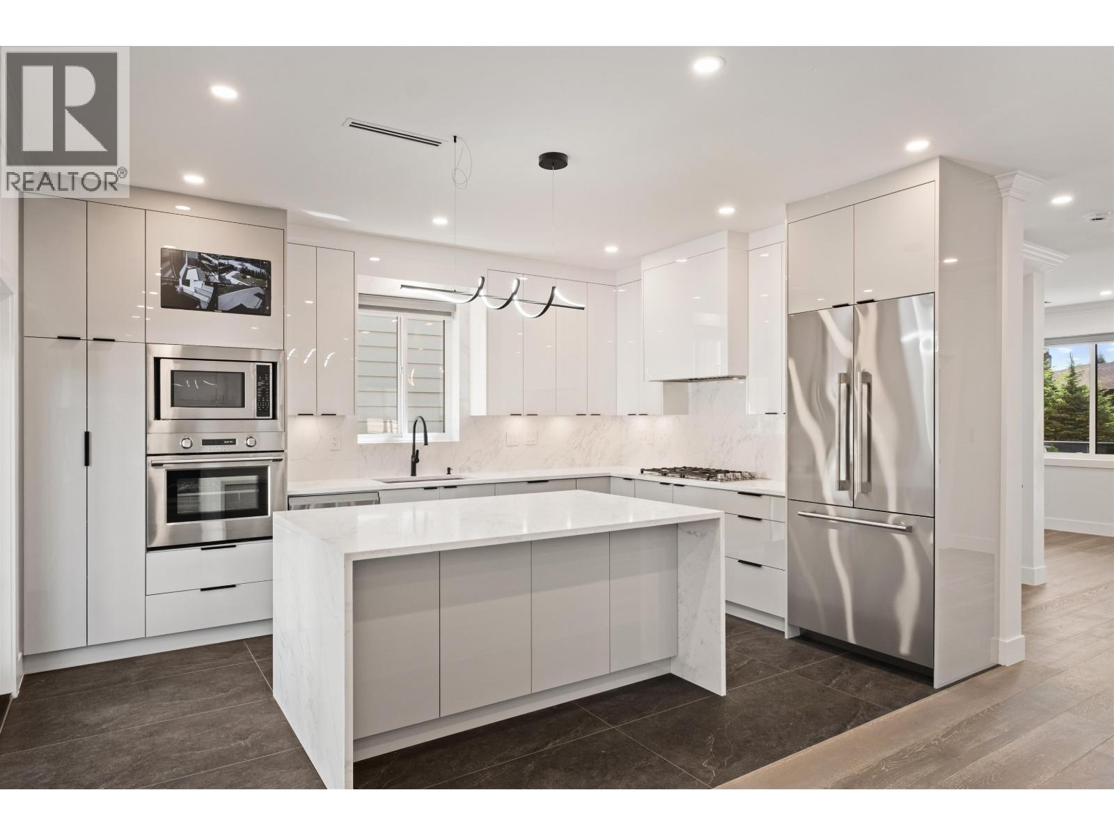 812 Montroyal Boulevard, North Vancouver, British Columbia V7R 2G6 - Photo 6 - R3152940