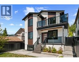812 MONTROYAL BOULEVARD, North Vancouver, British Columbia