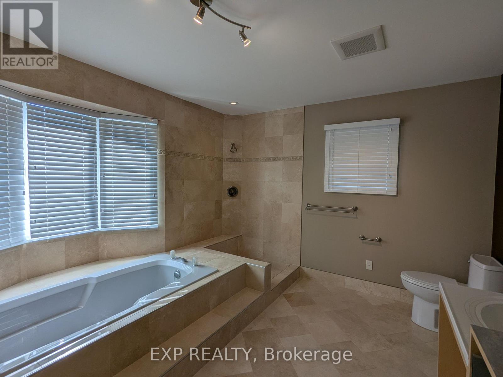 17 Heath Street, Richmond Hill, Ontario  L4B 2B6 - Photo 16 - N13641262