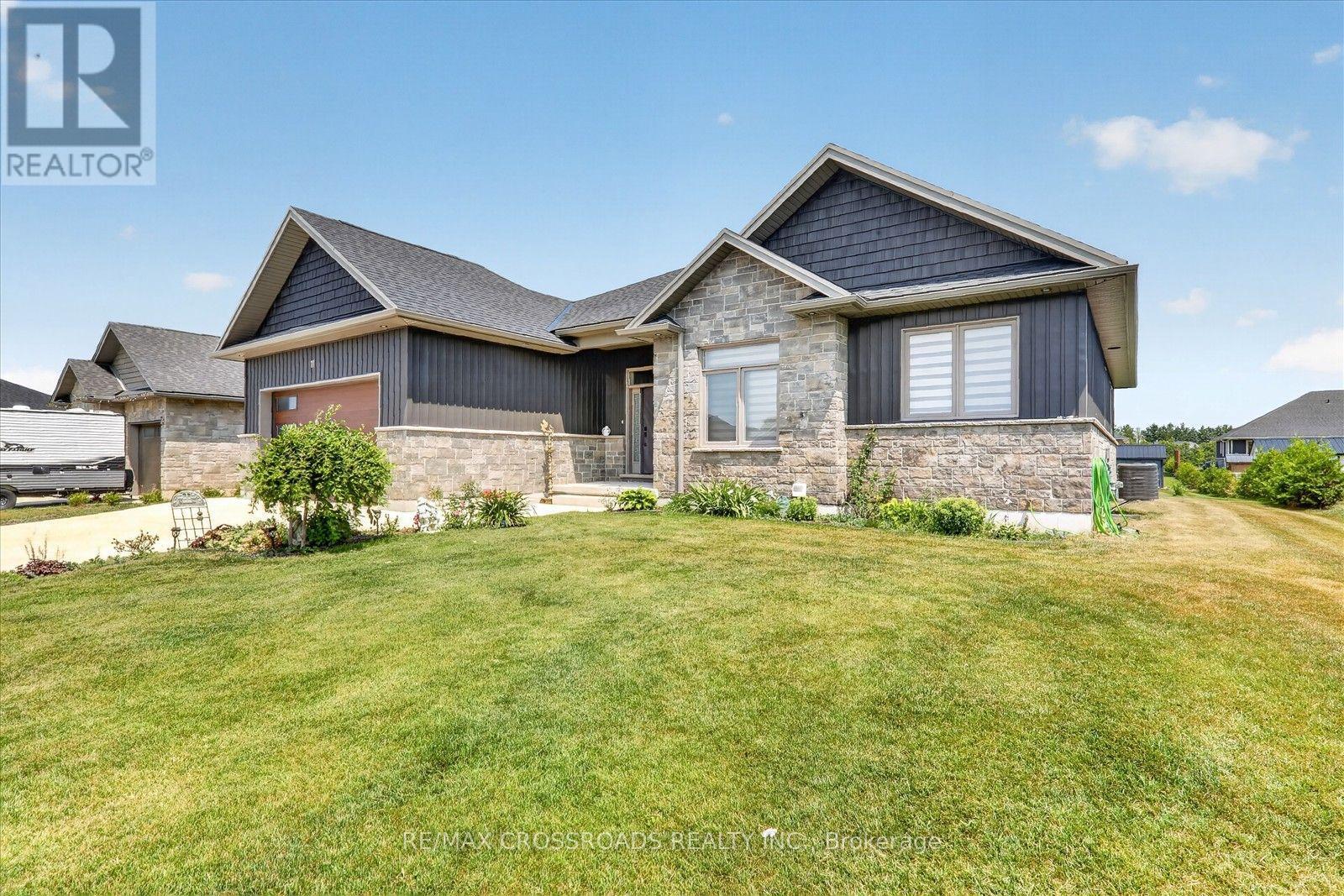 11 Mctavish Crescent, Huron-Kinloss, Ontario N0G 2R0 - Photo 5 - X13641412