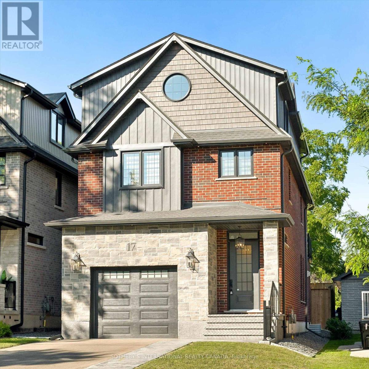 17 Avondale Avenue S, Waterloo, Ontario  N2L 2B5 - Photo 1 - X13641422