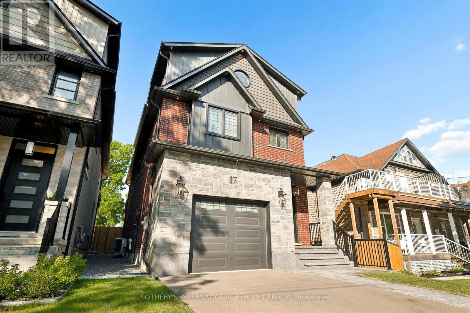 17 Avondale Avenue S, Waterloo, Ontario  N2L 2B5 - Photo 2 - X13641422