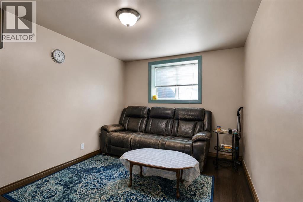 212 Pinetree Place NE, Calgary, Alberta  T1Y 1M3 - Photo 32 - A2330861