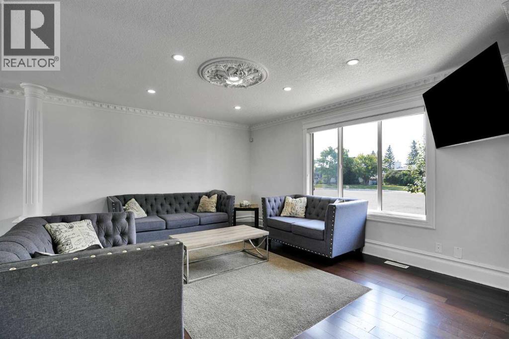 212 Pinetree Place NE, Calgary, Alberta  T1Y 1M3 - Photo 6 - A2330861