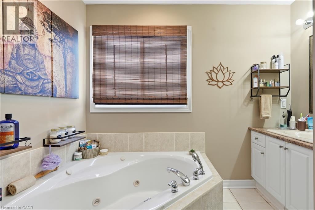 202 Wellbrook Boulevard, Welland, Ontario  L3C 7M9 - Photo 12 - 40853591