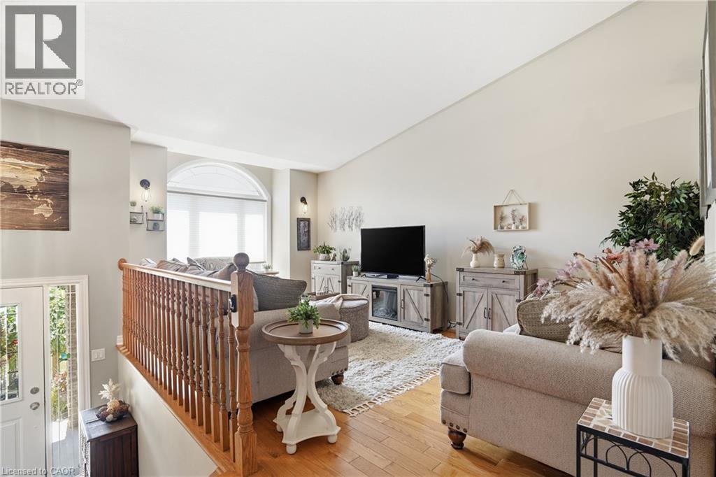 202 Wellbrook Boulevard, Welland, Ontario  L3C 7M9 - Photo 3 - 40853591